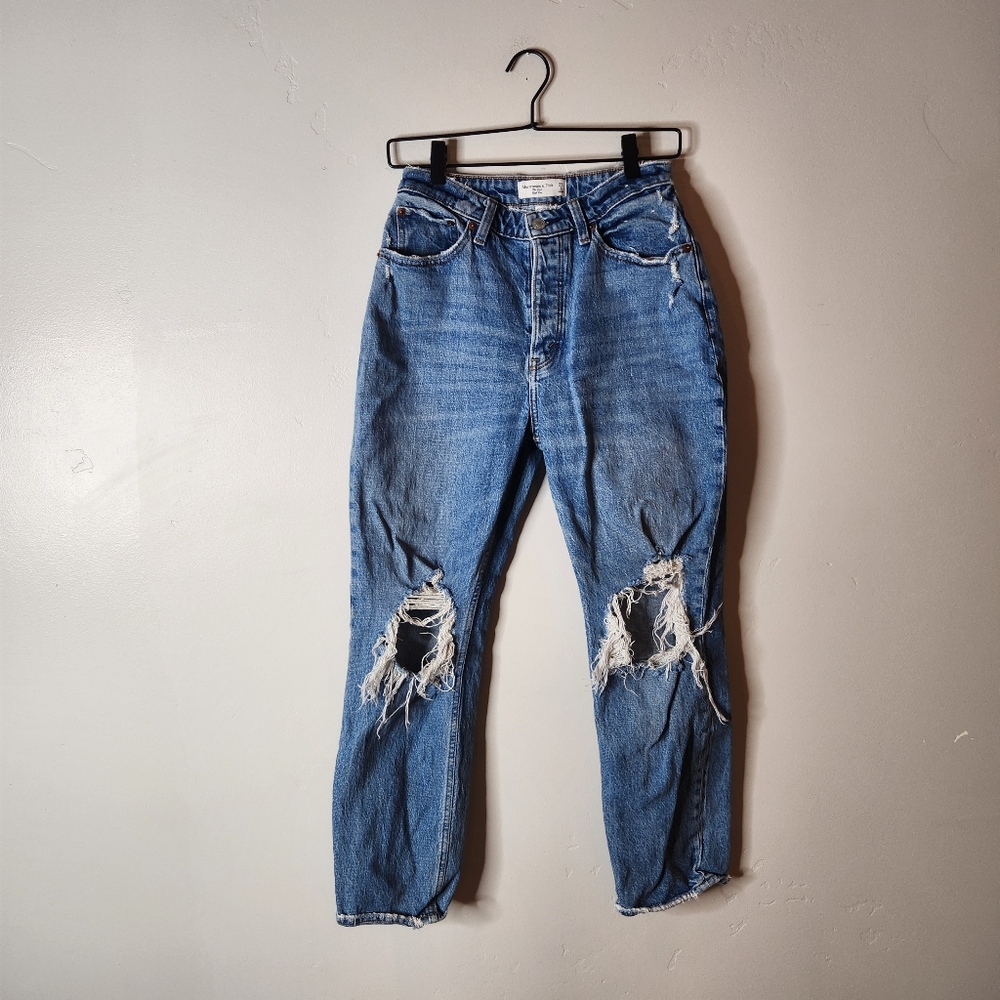 Abercrombie & Fitch Curve Love The Dad High Rise Distressed Jean Size 26/2S - Picture 2 of 7